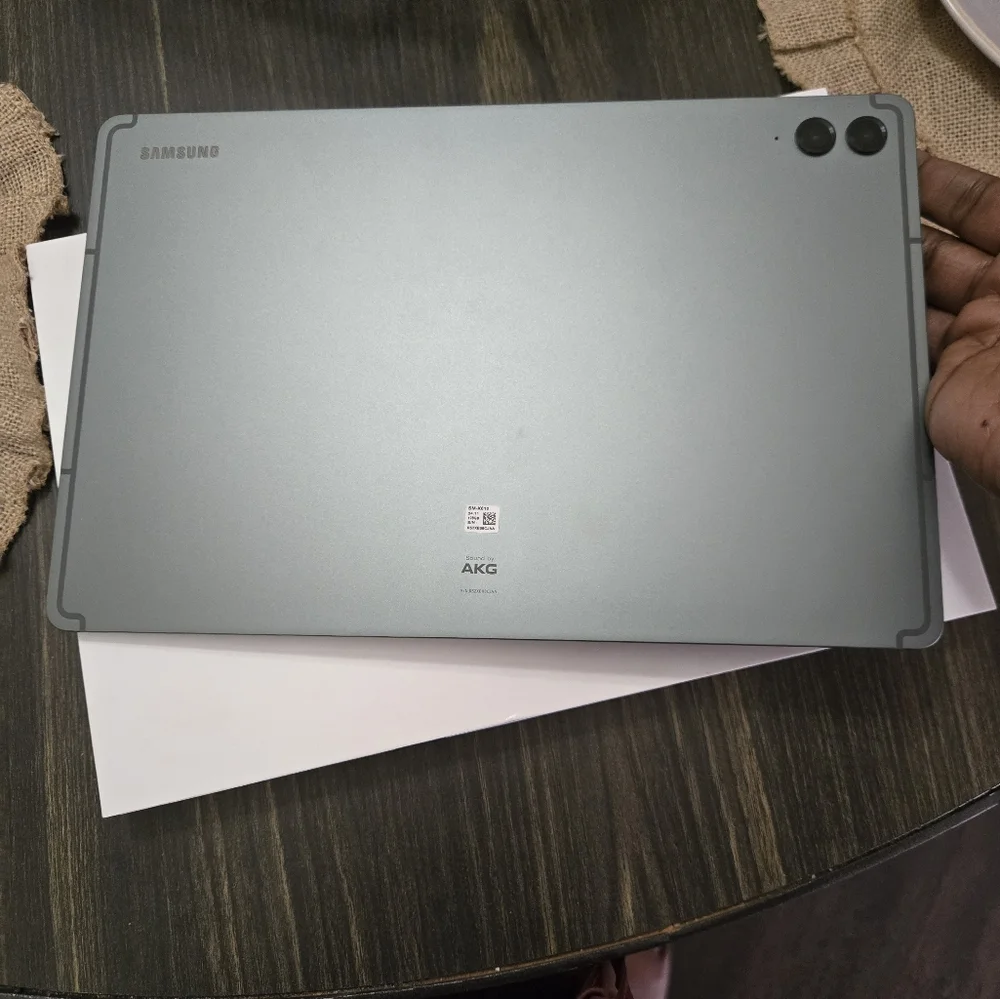 Samsung Galaxy Tab S9 FE+ Plus 12.4